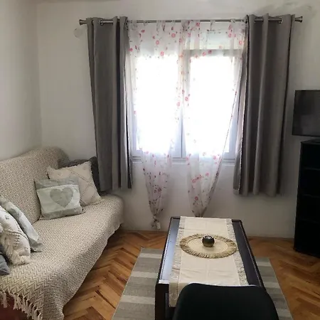 Suky Apartment *